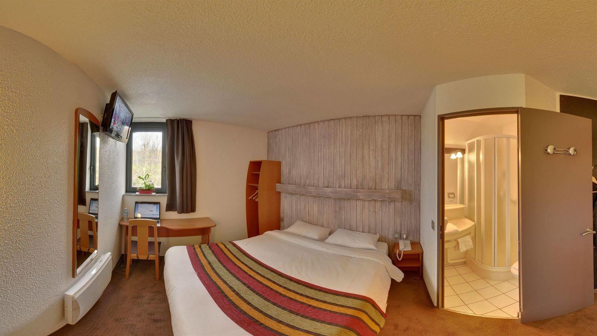 Brit Hotel Шамбері Екстер'єр фото