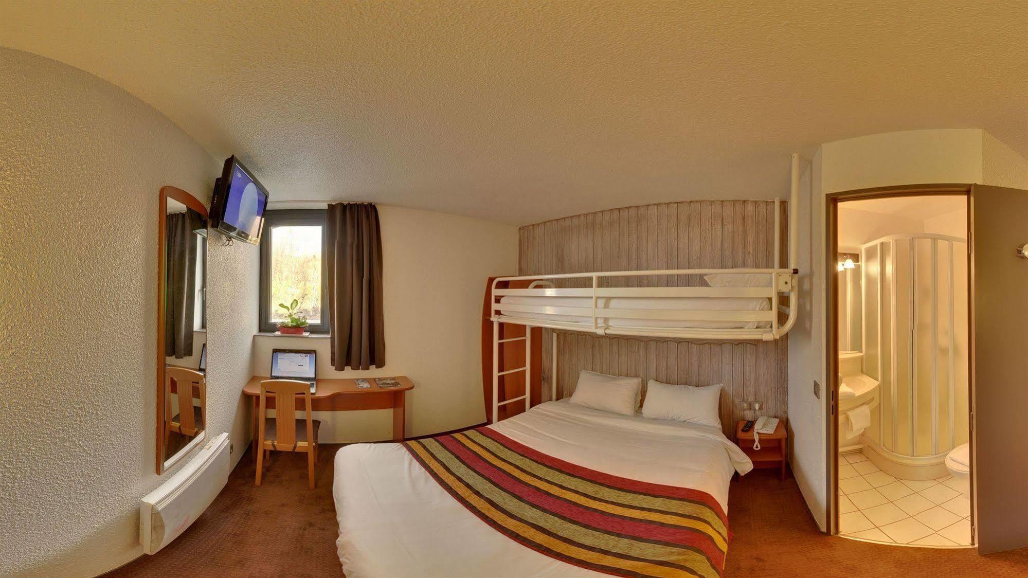 Brit Hotel Шамбері Екстер'єр фото